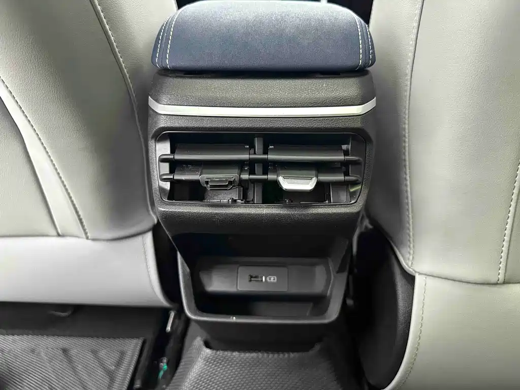 Geely Emgrand 2022 — фото 13