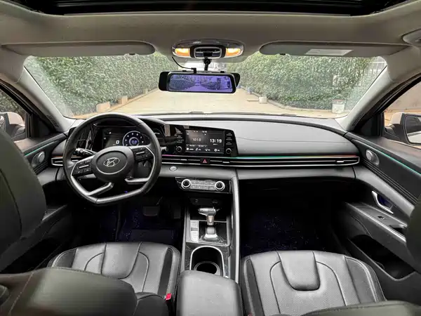 Hyundai Elantra 2022