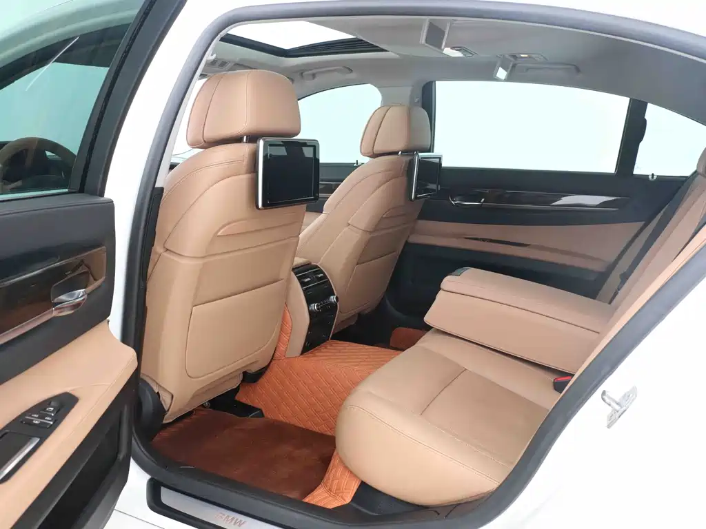 BMW 7 Series 2014 — фото 12