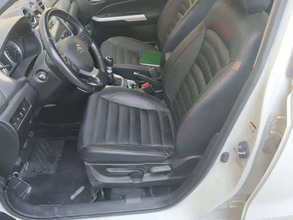 Suzuki Vitara 2016 — фото 11