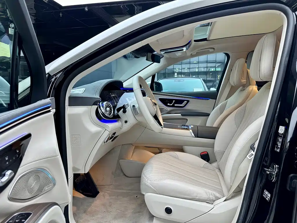 Mercedes-Benz EQS SUV 2023 — фото 7