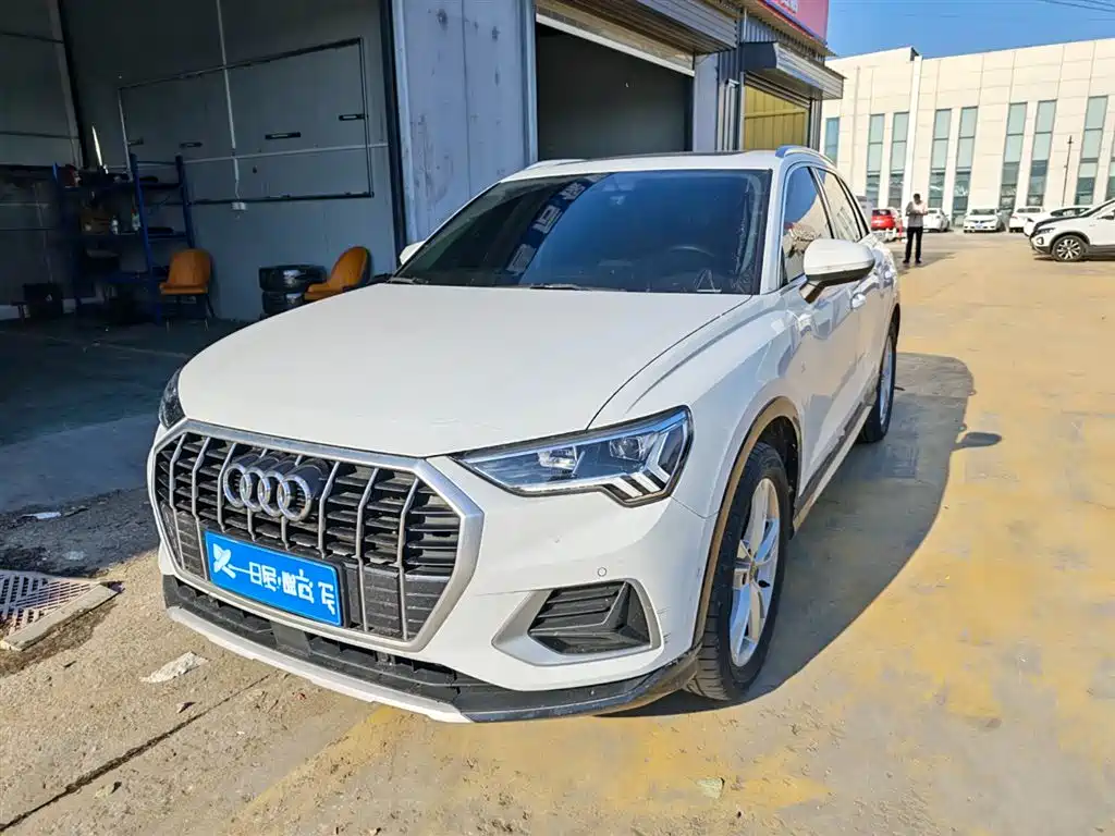 Audi Q3 2023 — фото 1