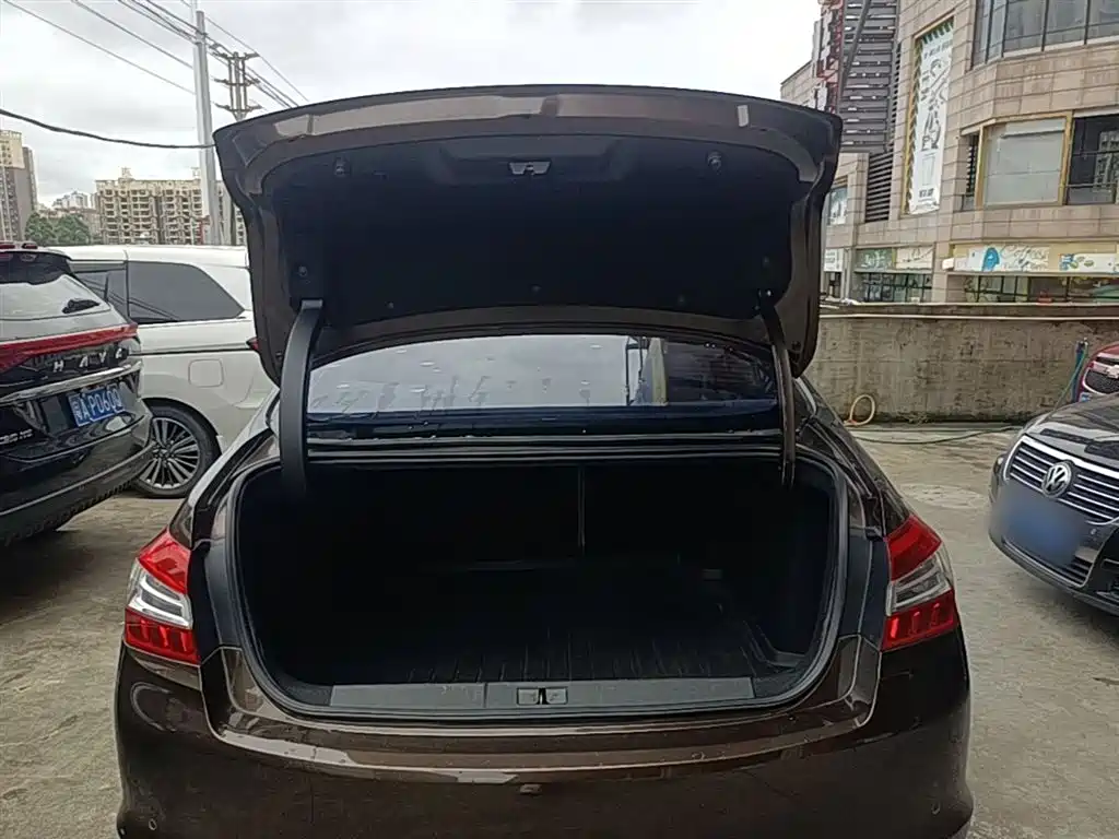 Peugeot 408 2015 — фото 19