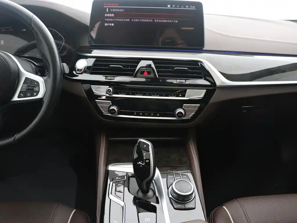 BMW 5 Series 2022 — фото 12