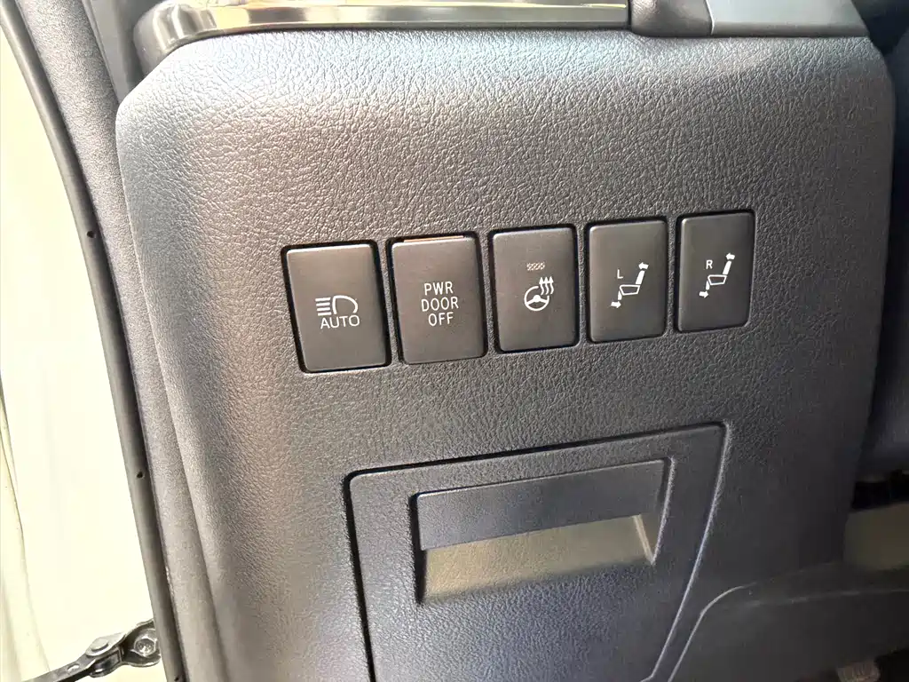 Toyota Vellfire 2019 — фото 16