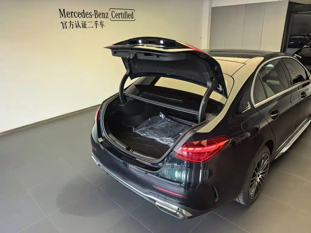 Mercedes-Benz C-Class 2025 — фото 11