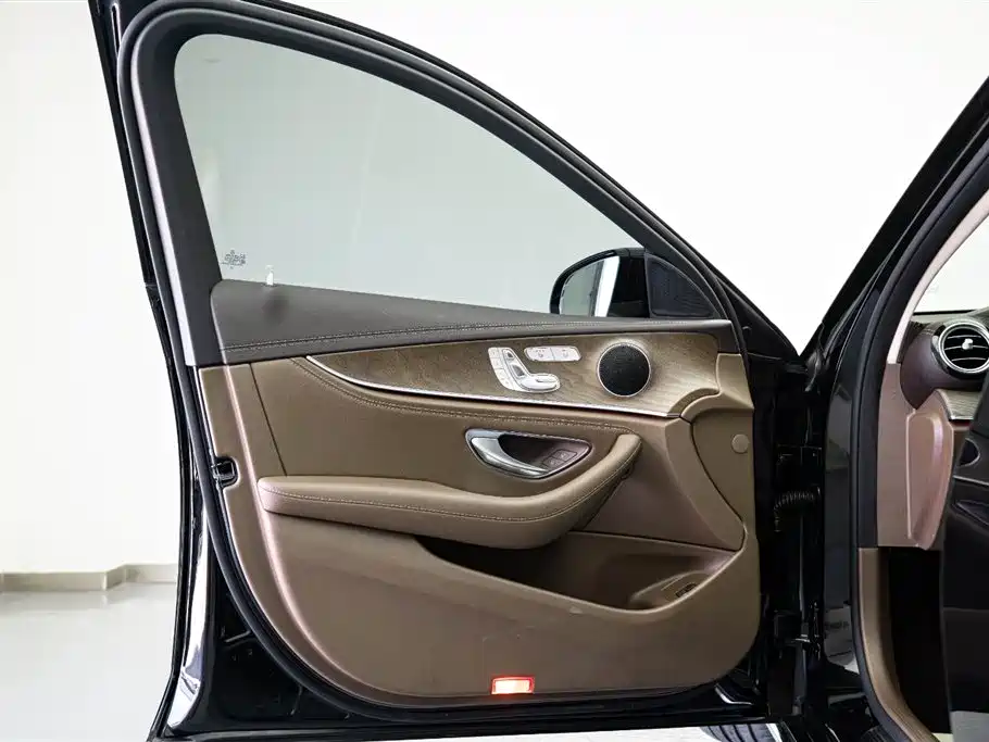 Mercedes-Benz E-Class 2023 — фото 10