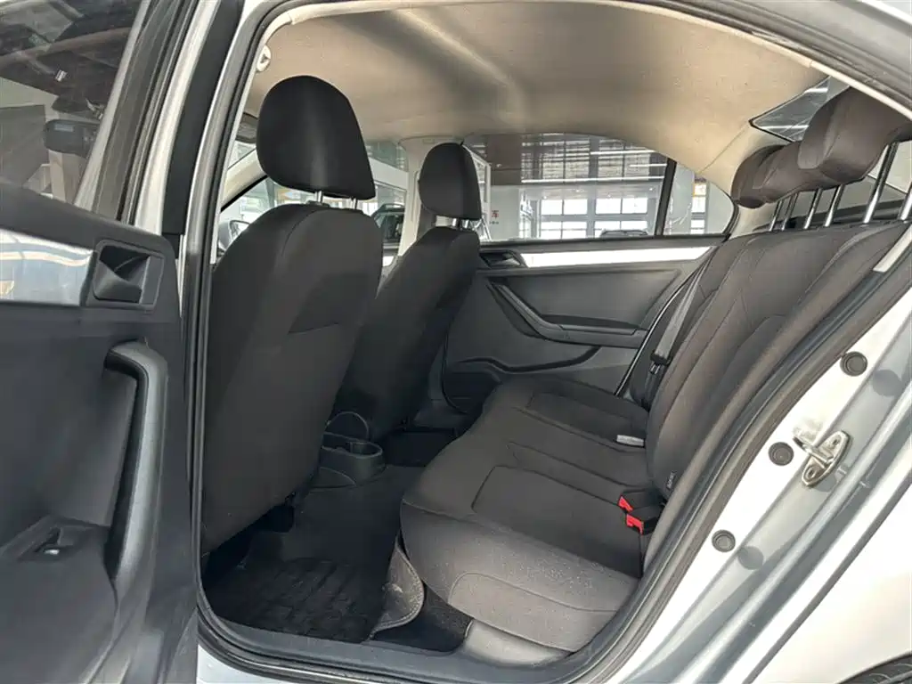 Volkswagen Jetta 2015 — фото 16