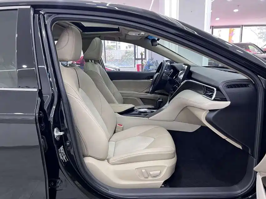 Toyota Camry 2021 — фото 11