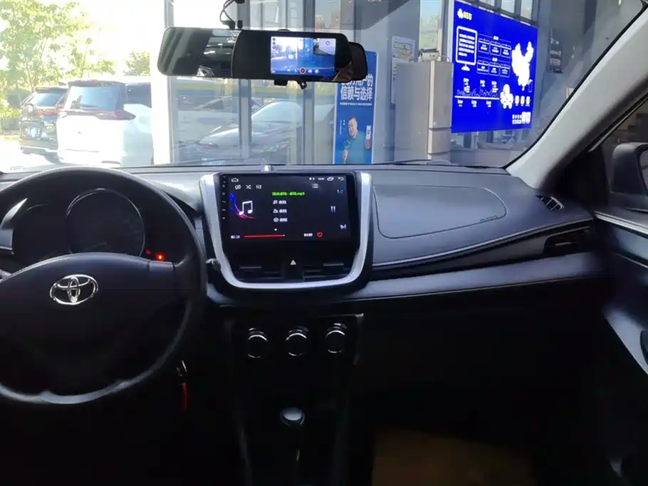 Toyota Yaris L 2019 — фото 13
