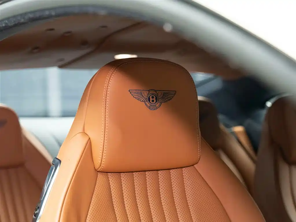 Bentley Continental 2019 — фото 12