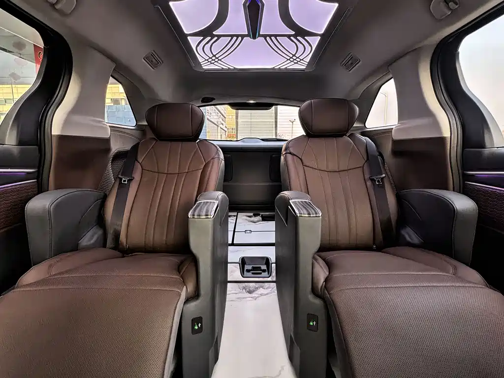 Toyota Sienna — фото 19