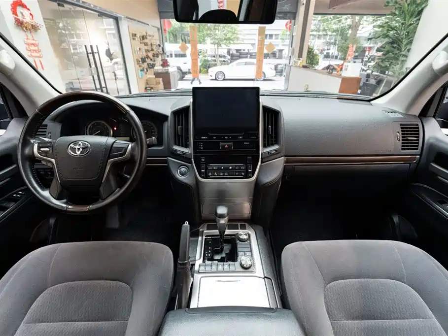 Toyota Land Cruiser 2019 — фото 8