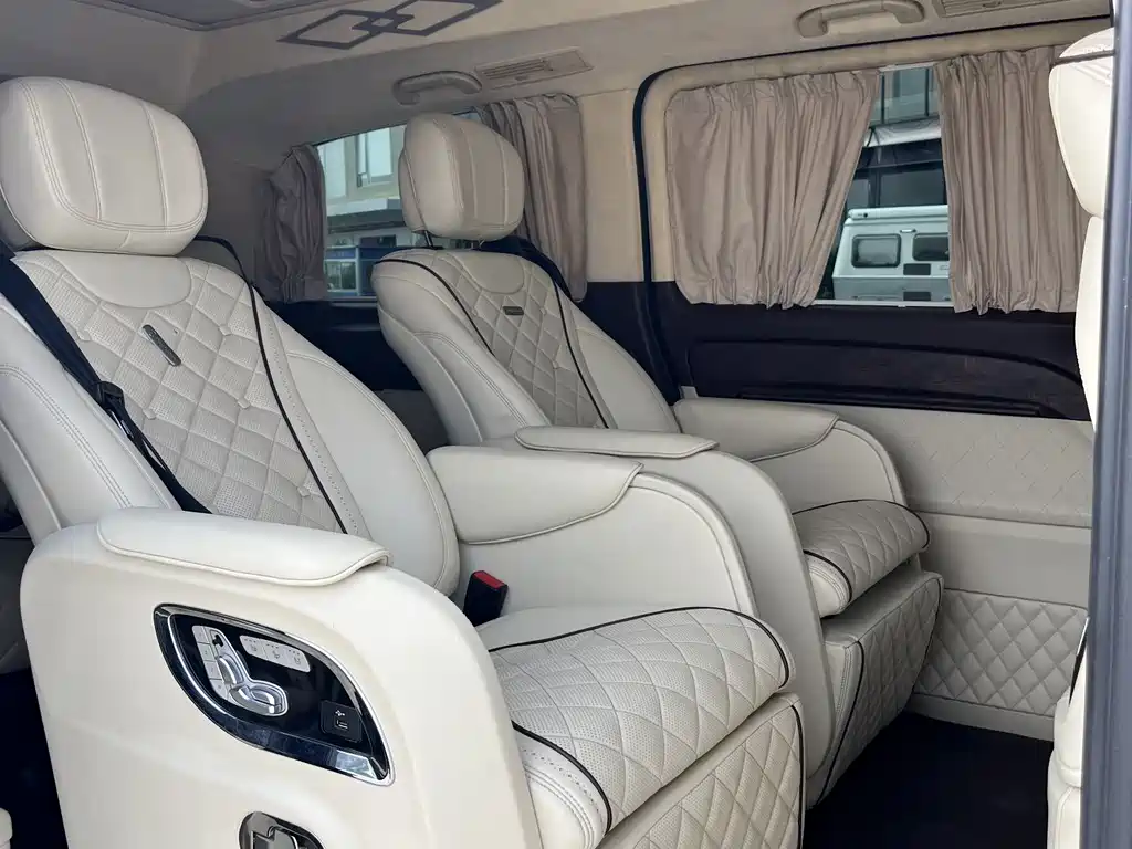 Mercedes-Benz V-Class 2019 — фото 18