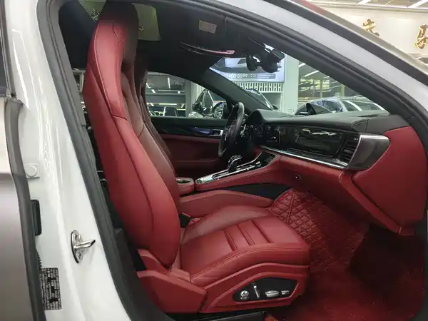 Porsche Panamera 2021