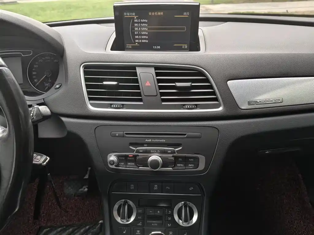 Audi Q3 2015 — фото 13