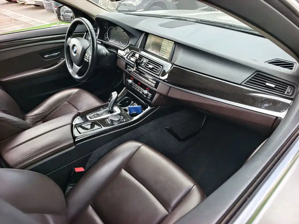 BMW 5 Series 2017 — фото 17