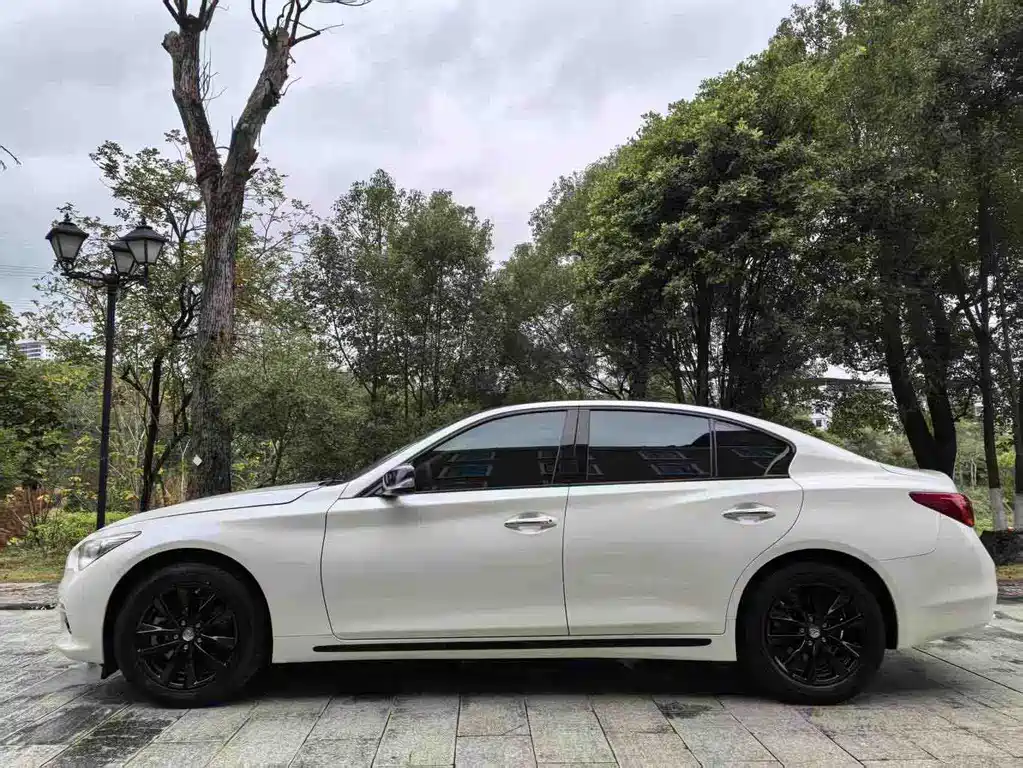 Infiniti Q50L 2017 — фото 10