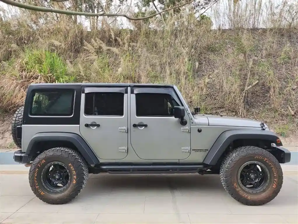 Jeep Wrangler 2015 — фото 10