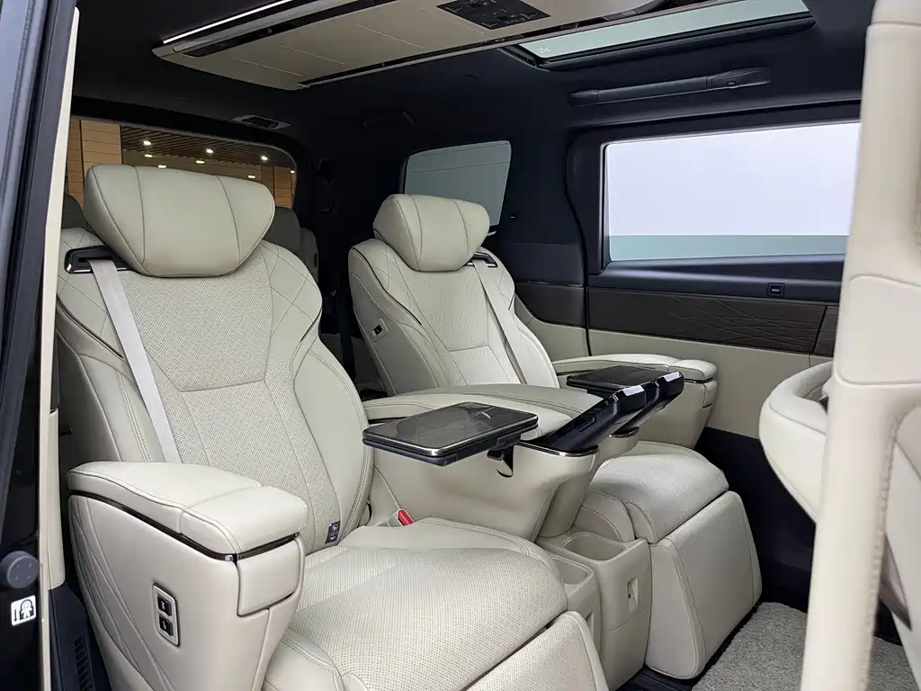 Toyota Vellfire 2023 — фото 8
