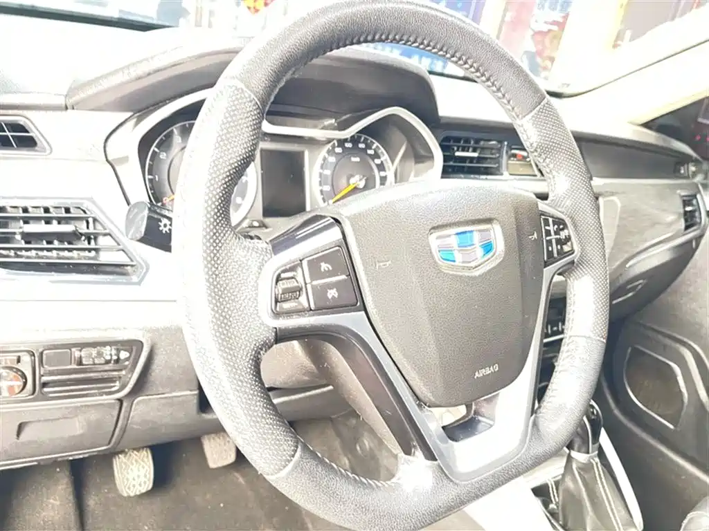 Geely Vision X3 2019 — фото 15