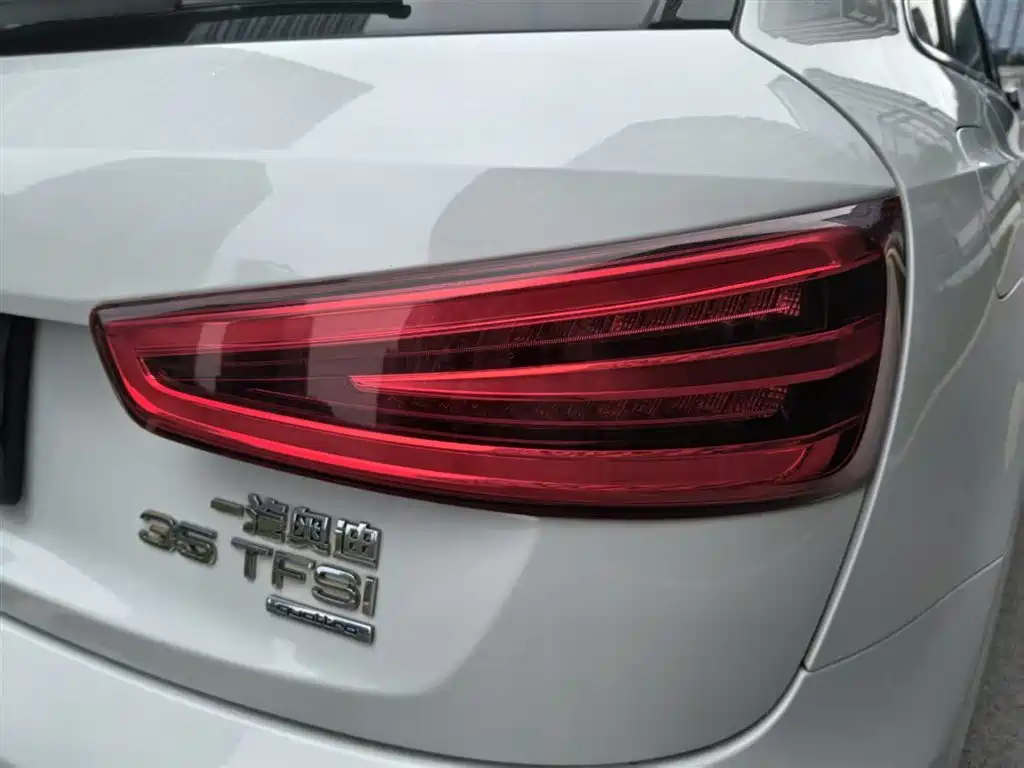 Audi Q3 2015 — фото 8