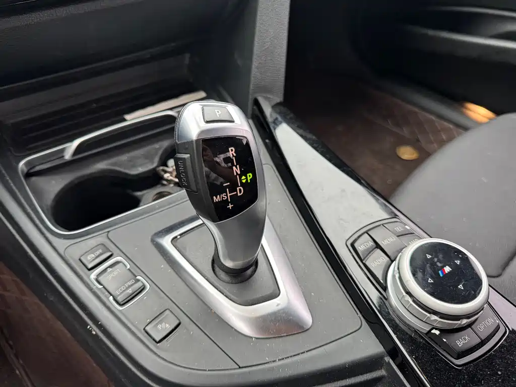 BMW 3 Series 2016 — фото 11