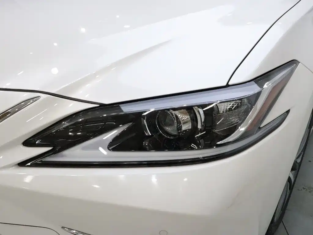 Lexus ES 2021 — фото 18