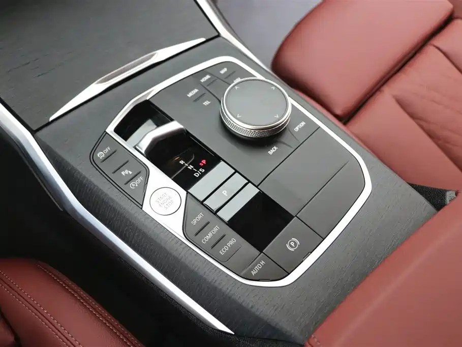 BMW 3 Series 2025 — фото 14