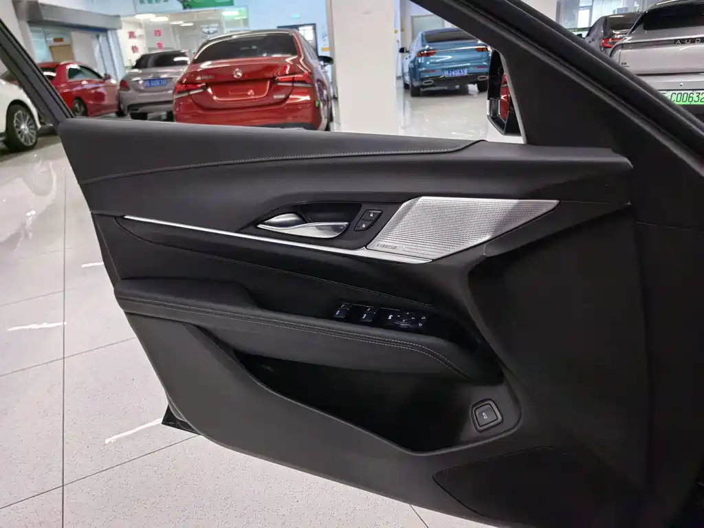 Cadillac CT4 2022 — фото 14