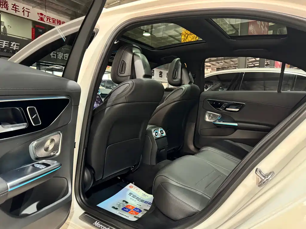 Mercedes-Benz C-Class 2023 — фото 9