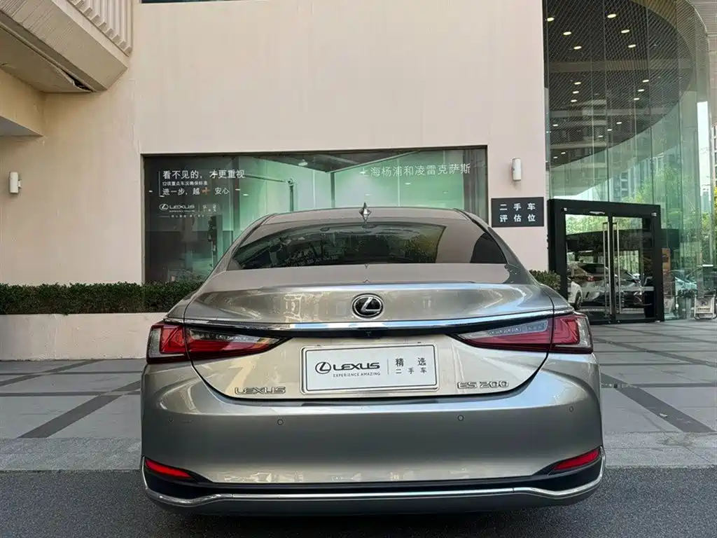 Lexus ES 2018 — фото 4
