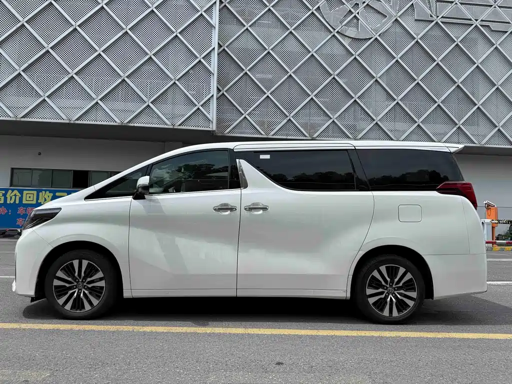 Toyota Alphard 2018 — фото 2