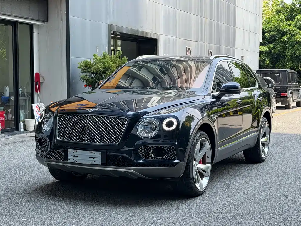 Bentley Bentayga 2018 — фото 1