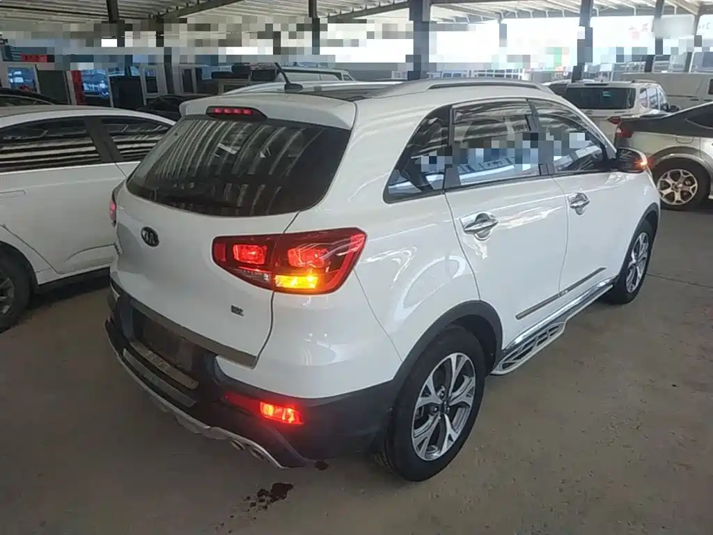 Kia KX3 2017 — фото 7