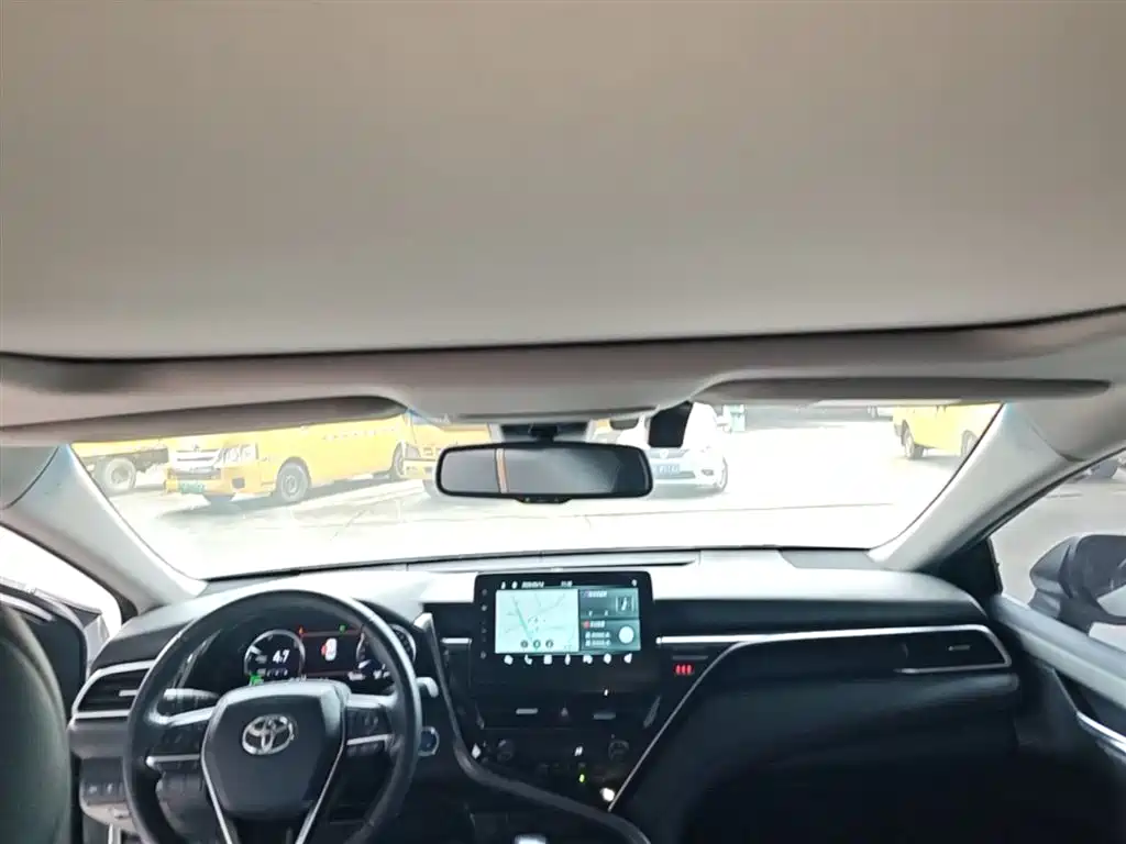 Toyota Camry 2023 — фото 14