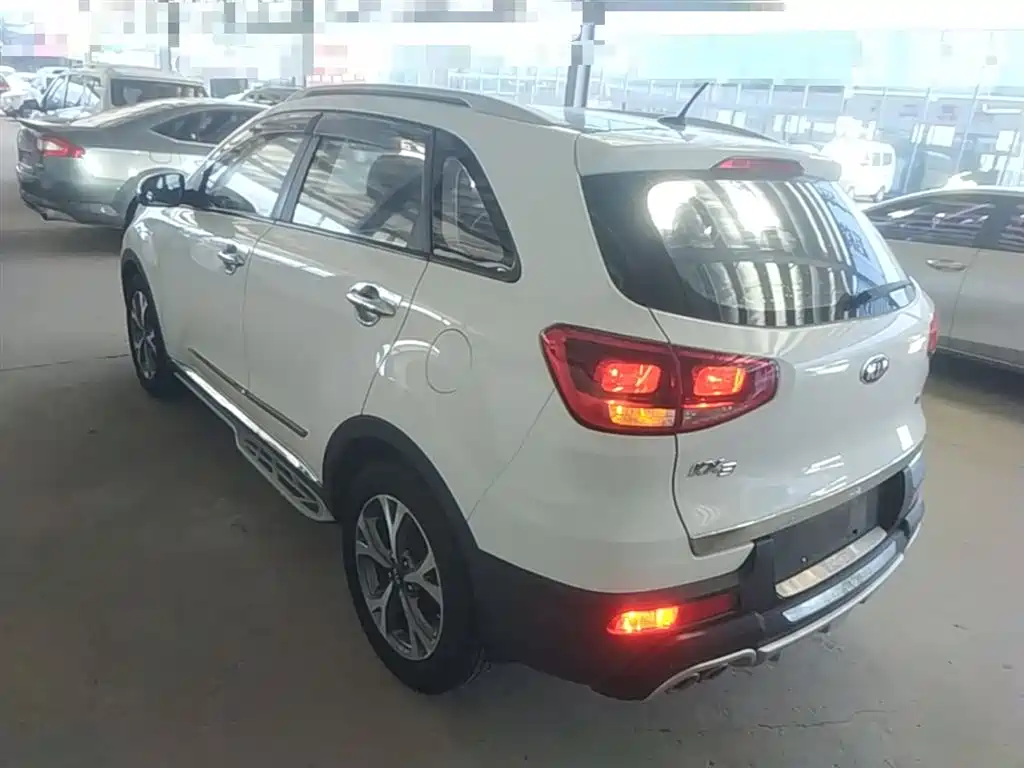 Kia KX3 2017 — фото 5