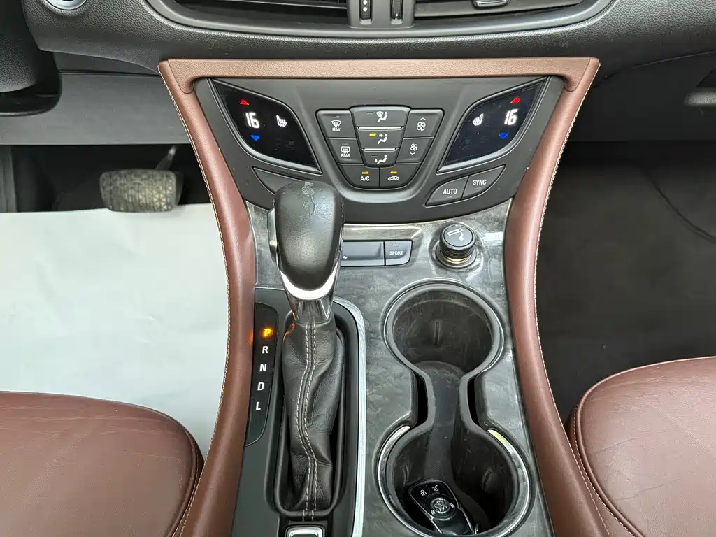 Buick Envision Plus 2016 — фото 10