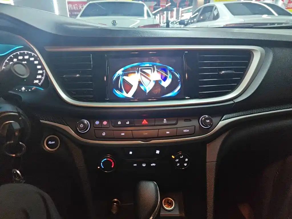 Buick Excelle 2021 — фото 13