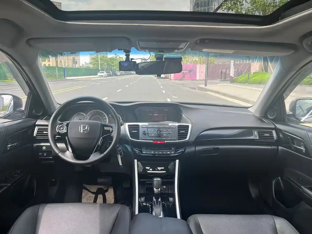 Honda Accord 2016 — фото 11