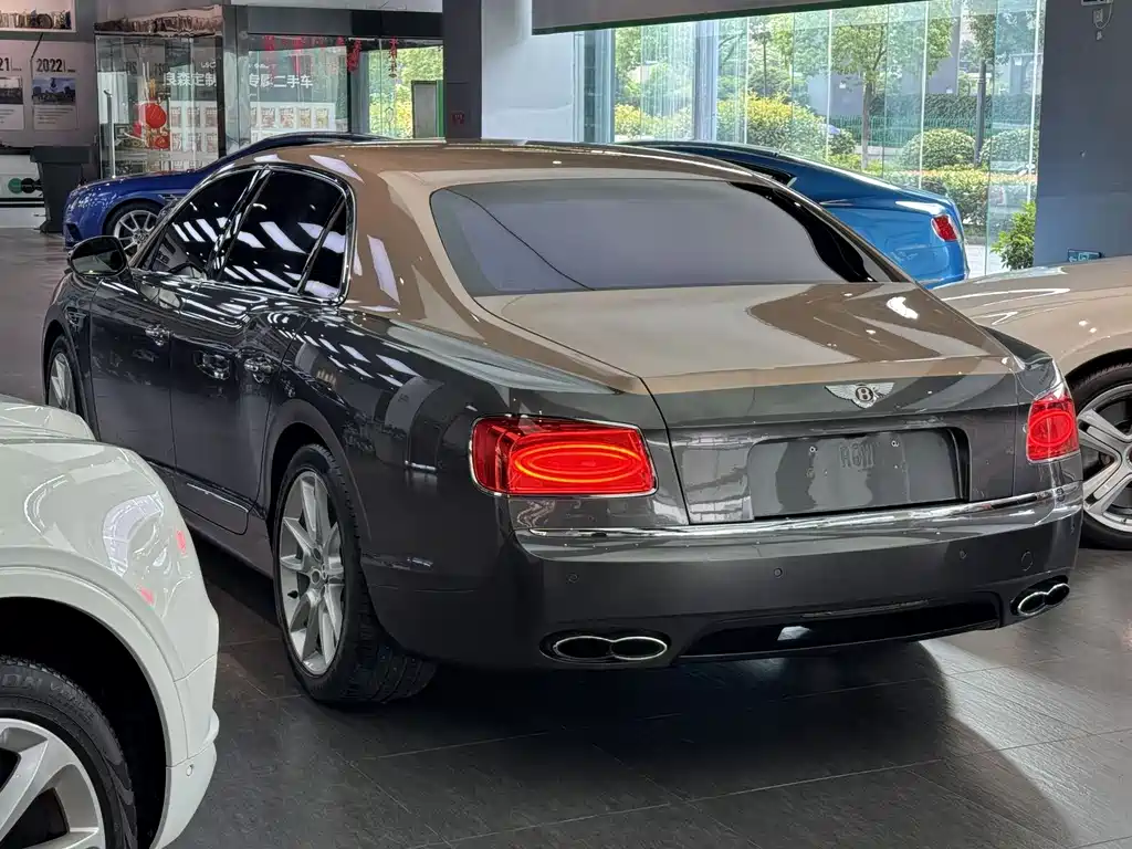 Bentley Flying Spur 2018 — фото 4