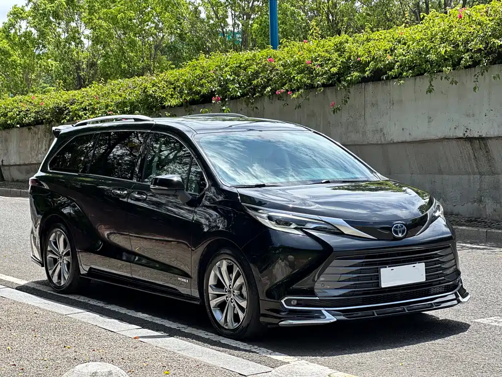 Toyota Sienna 2023 — фото 3