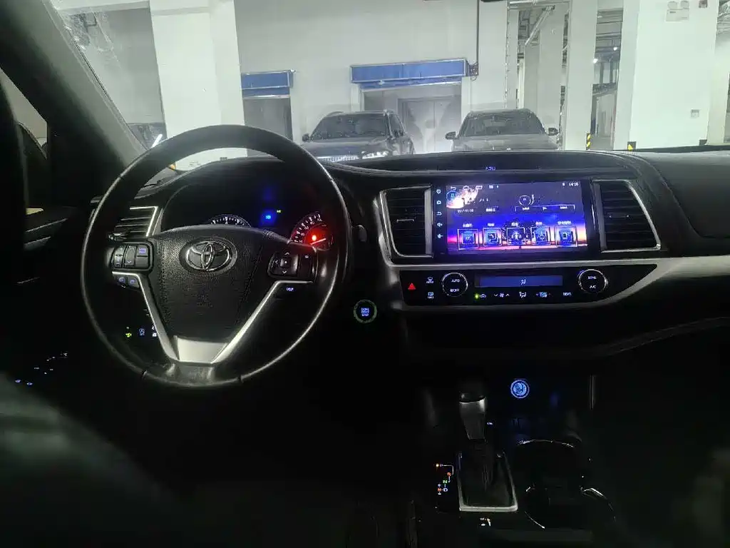Toyota Highlander 2017 — фото 11