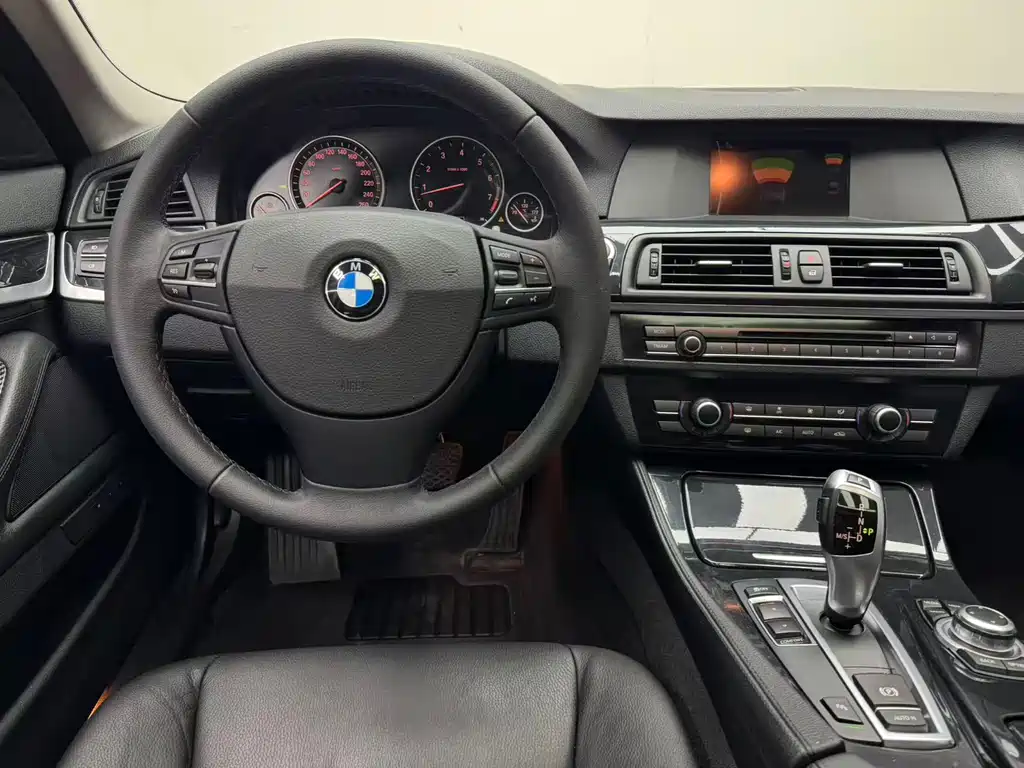 BMW 5 Series 2013 — фото 14
