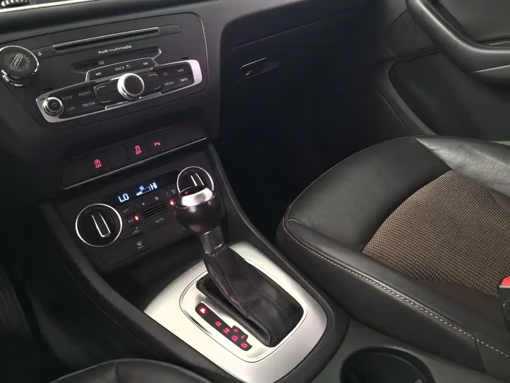 Audi Q3 2017 — фото 12