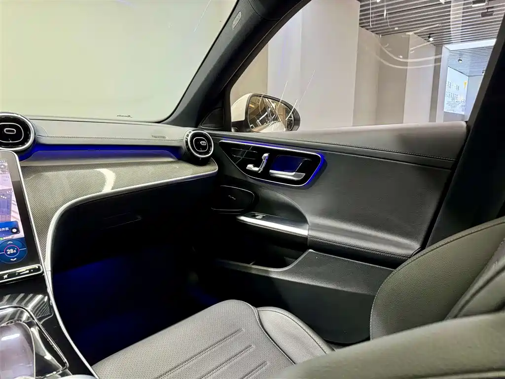 Mercedes-Benz C-Class 2023 — фото 28