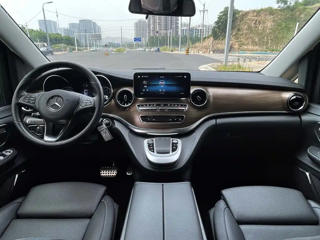 Mercedes-Benz V-Class 2023 — фото 5