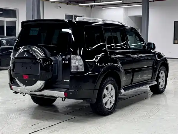 Mitsubishi Pajero 2010