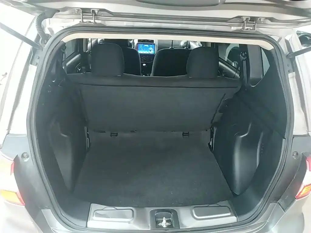 Nissan Livina 2016 — фото 19