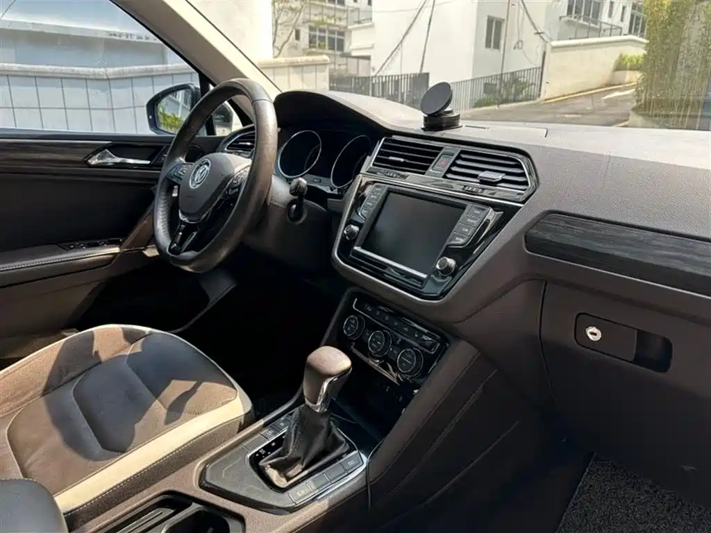Volkswagen Tiguan L 2018 — фото 12